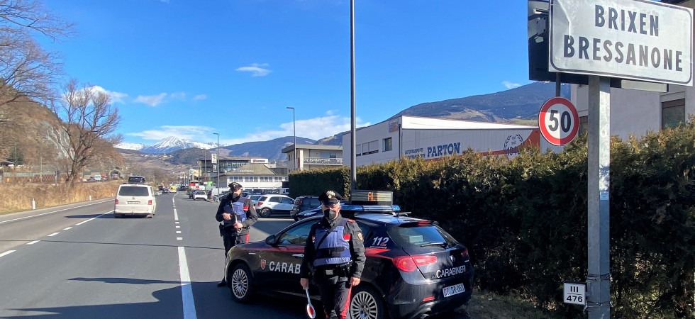 Infuriato con l'ex datore di lavoro si presente ubriaco in ditta e lo aggredisce: arrestato un 31enne